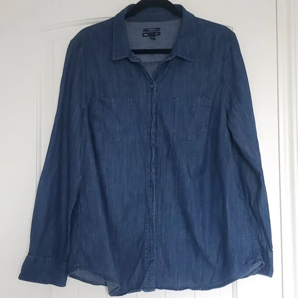 GAP Boyfriend Fit Jean Shirt (Large) - Picture 2 of 8